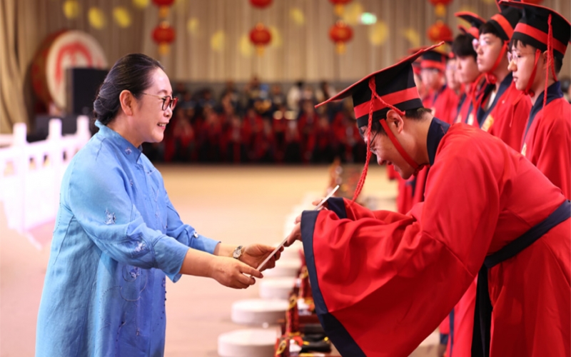 金秋揚帆，逐夢遠航！榮程學(xué)子成人禮儀式