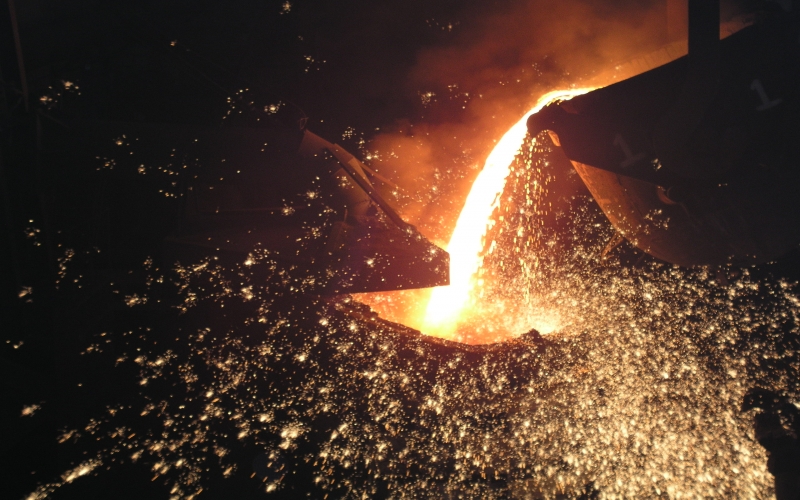 2004年，自建轉(zhuǎn)爐生產(chǎn)鋼水，成為實現(xiàn)鋼鐵全產(chǎn)業(yè)鏈條開閘源頭