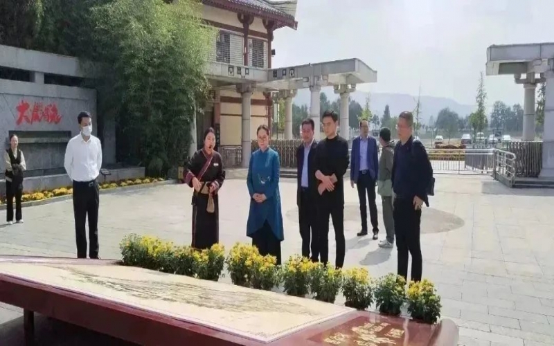 全國人大代表、中國民間商會(huì)副會(huì)長、全聯(lián)女企業(yè)家商會(huì)會(huì)長、天津榮程祥泰集團(tuán)董事會(huì)主席張榮華到靈寶市考察傳統(tǒng)文化保護(hù)傳承