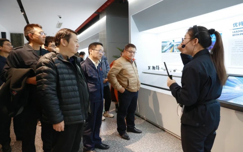 天津大學(xué)宣懷學(xué)院院長、九安醫(yī)療董事長劉毅一行到榮程集團參觀調(diào)研