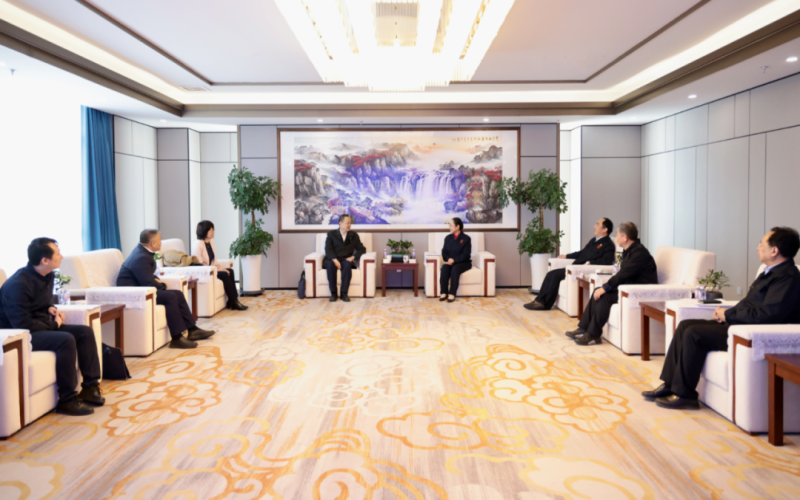 中共天津市委統(tǒng)戰(zhàn)部副部長、市工商聯(lián)黨組書記郝樹民一行到榮程集團慰問調(diào)研