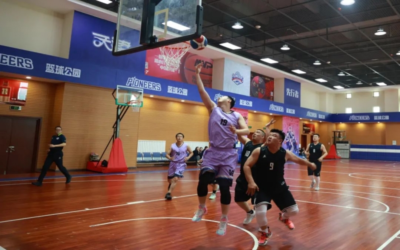 精彩對決引爆現(xiàn)場！榮程集團第十四屆職工籃球賽半決賽戰(zhàn)績播報