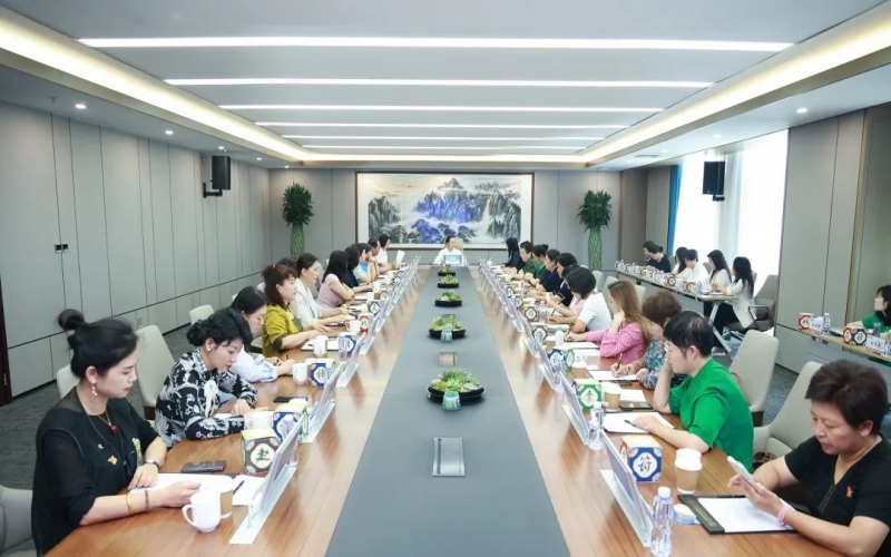 喜迎七一 向黨獻(xiàn)禮 - 張榮華主席與淄博市女企業(yè)家商會一行座談交流，凝聚她力量，展現(xiàn)她擔(dān)當(dāng)！