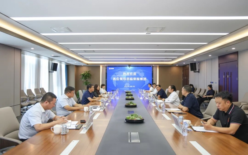 榮程集團(tuán)董事會(huì)主席張榮華與太平洋產(chǎn)險(xiǎn)天津分公司黨委書記、總經(jīng)理成軍座談交流