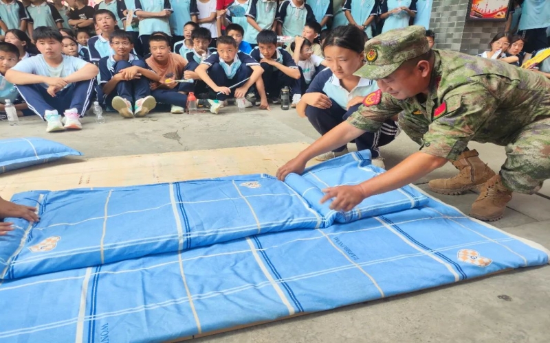 淬煉青春，書(shū)寫(xiě)新章——寧強(qiáng)榮程中學(xué)2024級(jí)新生國(guó)防教育工作紀(jì)實(shí)