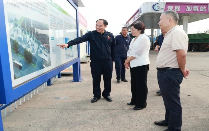 靜海區(qū)政協(xié)副主席、黨組成員于清一行到榮程集團參觀調(diào)研