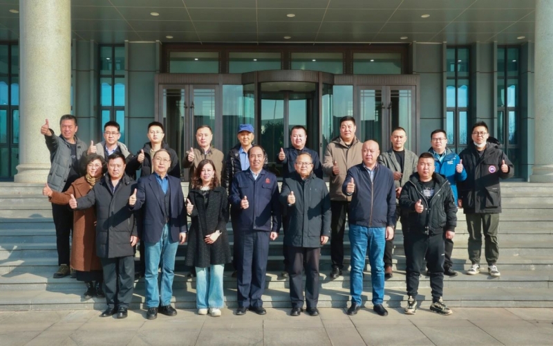 天津市鋼鐵工業(yè)協(xié)會(huì)秘書長(zhǎng)、天津市冶金商會(huì)副會(huì)長(zhǎng)楊勇一行到榮程集團(tuán)座談交流