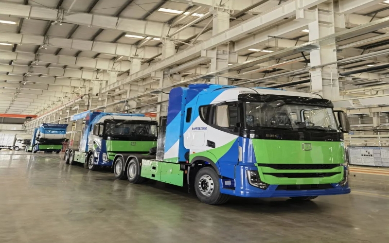 國內(nèi)首批！榮程新能100輛200KW氫能重卡下線