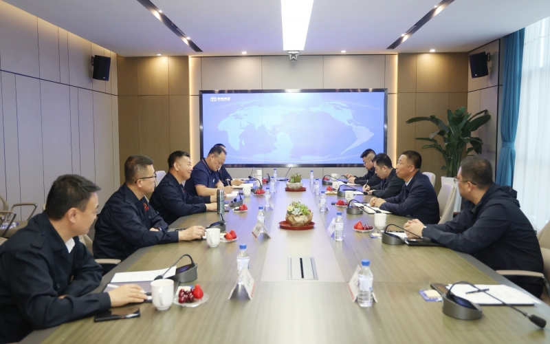 鄂托克旗委副書(shū)記、政府旗長(zhǎng)蘇智雄到榮程集團(tuán)考察交流