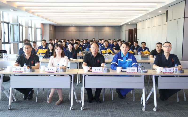 “大國工匠”走進(jìn)榮程 開講“匠心成長路”