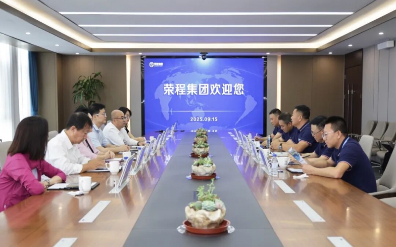 新疆生產(chǎn)建設(shè)兵團(tuán)第十四師昆玉市黨委常委、副師長(zhǎng)王鑫到訪榮程集團(tuán)